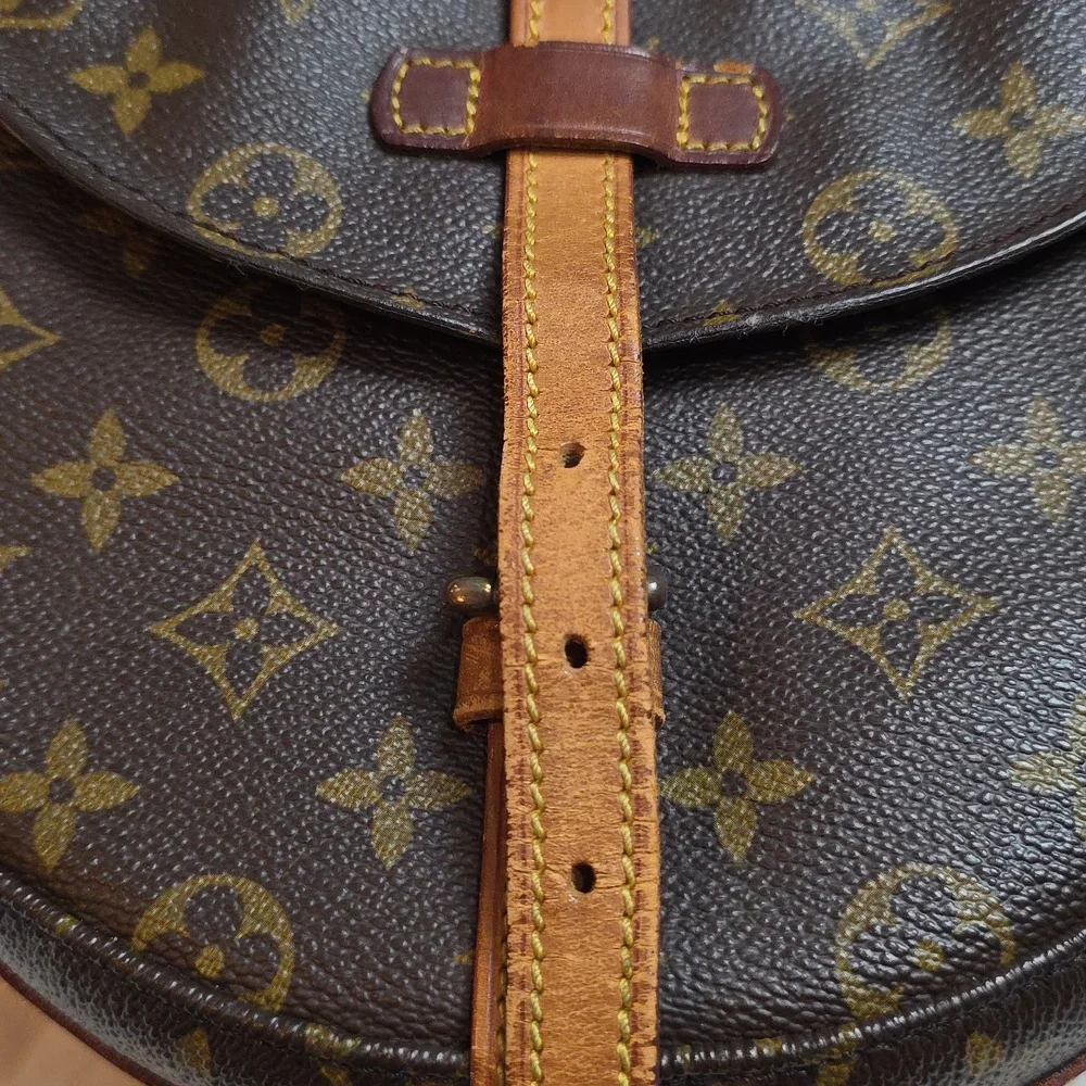 Authentic LOUIS VUITTON Chantilly MM Crossbody
